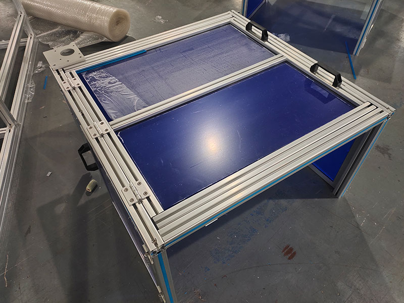 帶氣彈簧的設(shè)備防護罩