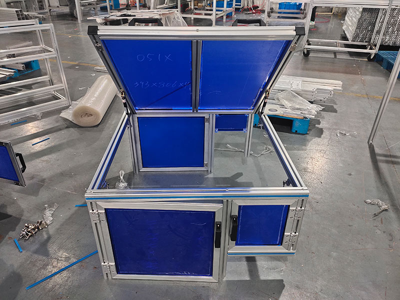 帶氣彈簧的設(shè)備防護罩