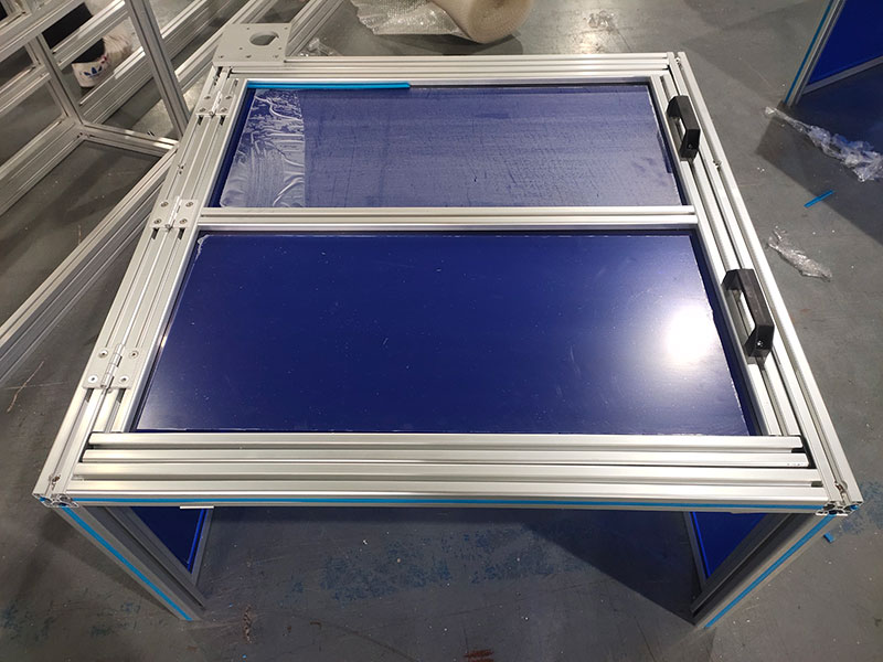 帶氣彈簧的設(shè)備防護罩